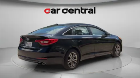 More photos of 2015 Hyundai Sonata SE at Car Central Wallingford, CT