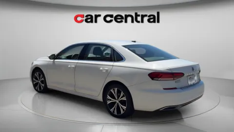 More photos of 2021 Volkswagen Passat 2.0T SE at Car Central Wallingford, CT