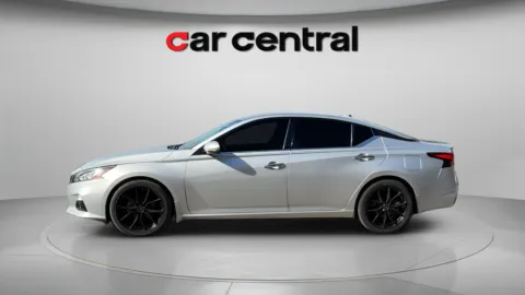 Photos of 2019 Nissan Altima 2.5 SL for sale in Wallingford, CT at Car Central Wallingford