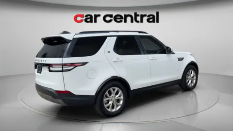 More photos of 2019 Land Rover Discovery SE at Car Central Wallingford, CT