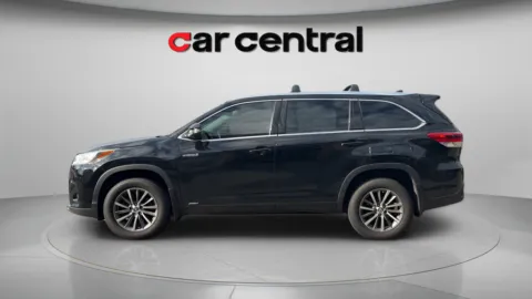 Photos of 2018 Toyota Highlander Hybrid XLE for sale in Wallingford, CT at Car Central Wallingford