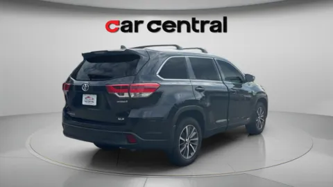 More photos of 2018 Toyota Highlander Hybrid XLE at Car Central Wallingford, CT