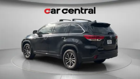 Another view of 2018 Toyota Highlander Hybrid XLE for sale in Wallingford, CT at Car Central Wallingford