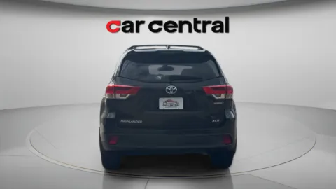 More photos of 2018 Toyota Highlander Hybrid XLE at Car Central Wallingford, CT