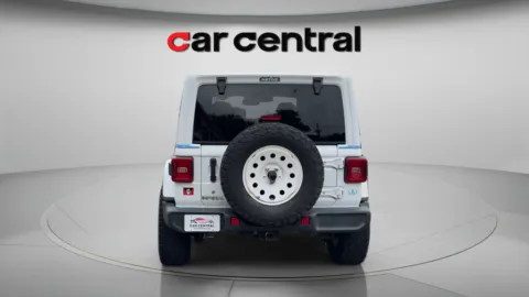 More photos of 2018 Jeep Wrangler Unlimited Sahara at Car Central Wallingford, CT