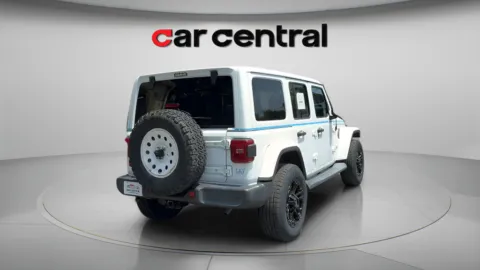 More photos of 2018 Jeep Wrangler Unlimited Sahara at Car Central Wallingford, CT