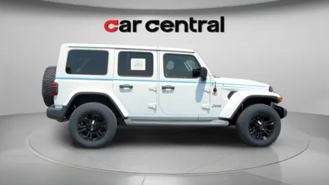 More photos of 2018 Jeep Wrangler Unlimited Sahara at Car Central Wallingford, CT