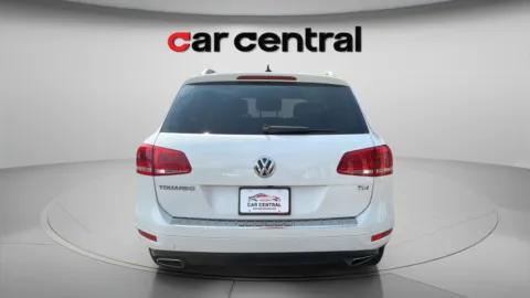 More photos of 2013 Volkswagen Touareg V6 TDI at Car Central Wallingford, CT