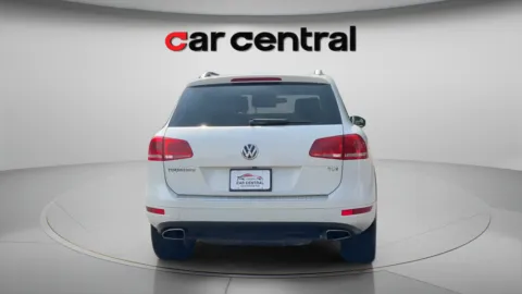 More photos of 2013 Volkswagen Touareg V6 TDI at Car Central Wallingford, CT