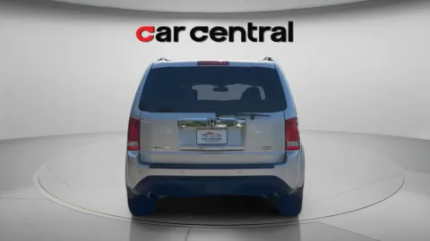 More photos of 2012 Honda Pilot Touring at Car Central Wallingford, CT
