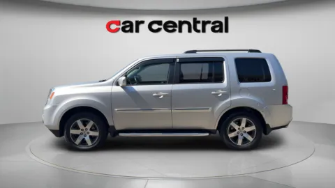 Photos of 2012 Honda Pilot Touring for sale in Wallingford, CT at Car Central Wallingford