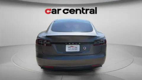 More photos of 2015 Tesla Model S 85D at Car Central Wallingford, CT