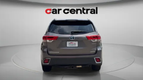 More photos of 2017 Toyota Highlander Hybrid Limited Platinum at Car Central Wallingford, CT