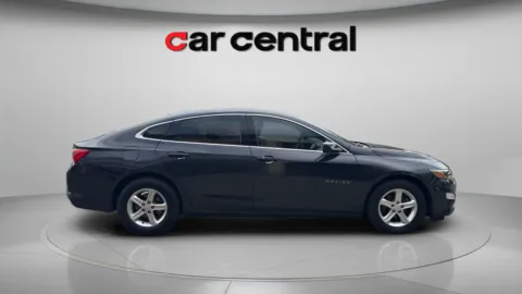 More photos of 2023 Chevrolet Malibu LT at Car Central Wallingford, CT