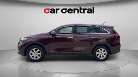 Photos of 2019 Kia Sorento LX for sale in Wallingford, CT at Car Central Wallingford