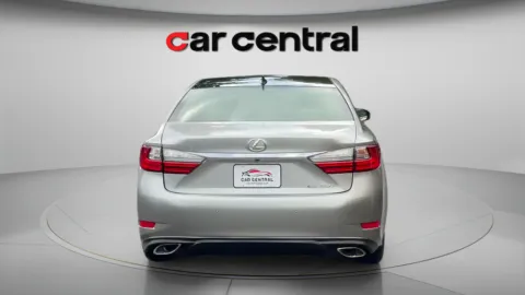 More photos of 2016 Lexus ES 350 at Car Central Wallingford, CT