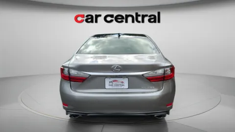 More photos of 2016 Lexus ES 350 at Car Central Wallingford, CT