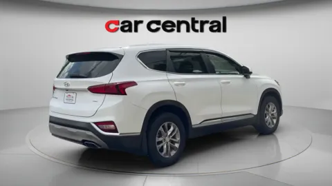 More photos of 2019 Hyundai Santa Fe SE at Car Central Wallingford, CT