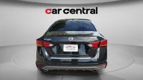 More photos of 2022 Nissan Altima 2.5 SR at Car Central Wallingford, CT