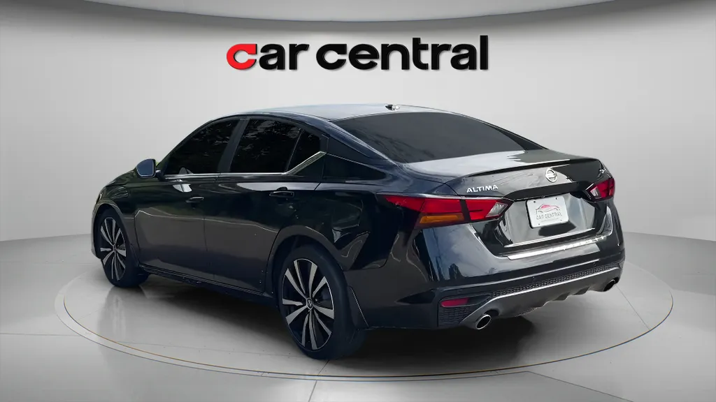 Another view of 2022 Nissan Altima 2.5 SR for sale in Wallingford, CT at Car Central Wallingford