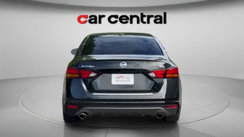 More photos of 2022 Nissan Altima 2.5 SR at Car Central Wallingford, CT