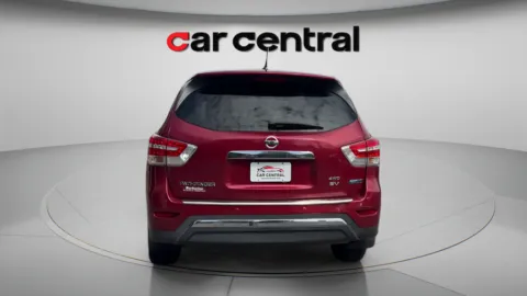 More photos of 2014 Nissan Pathfinder Hybrid SV at Car Central Wallingford, CT