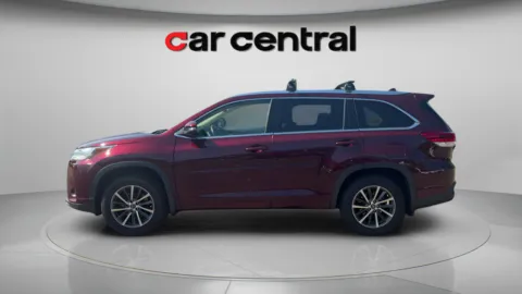Photos of 2017 Toyota Highlander XLE for sale in Wallingford, CT at Car Central Wallingford