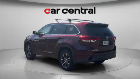 Another view of 2017 Toyota Highlander XLE for sale in Wallingford, CT at Car Central Wallingford
