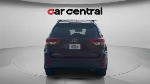 More photos of 2017 Toyota Highlander XLE at Car Central Wallingford, CT