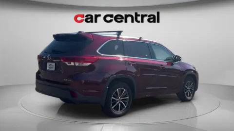 More photos of 2017 Toyota Highlander XLE at Car Central Wallingford, CT