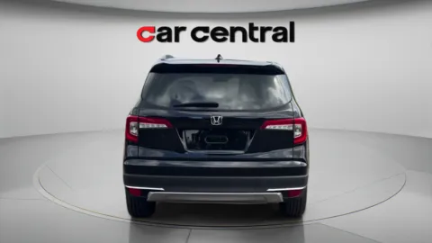 More photos of 2019 Honda Pilot Touring at Car Central Wallingford, CT