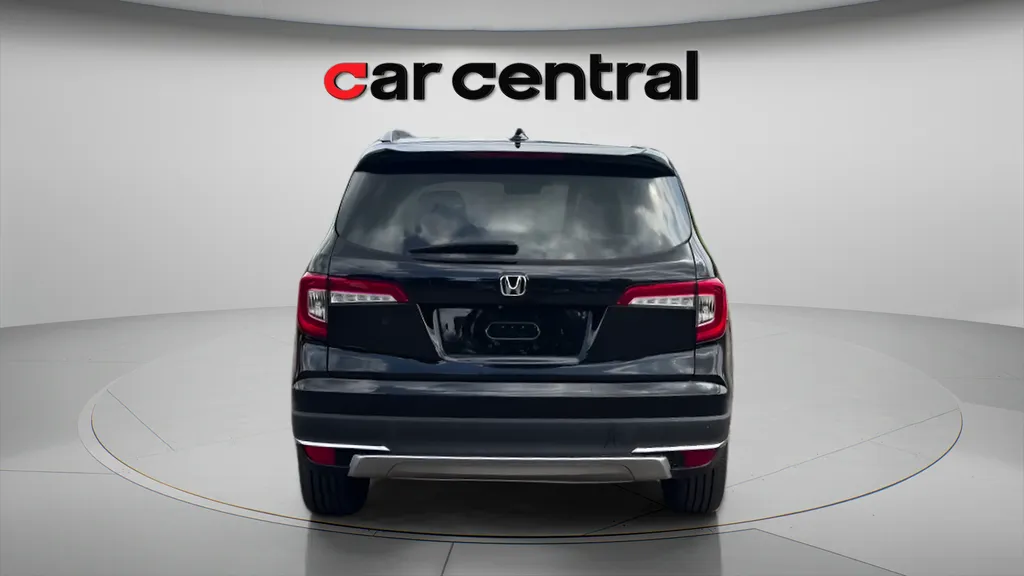 More photos of 2019 Honda Pilot Touring at Car Central Wallingford, CT
