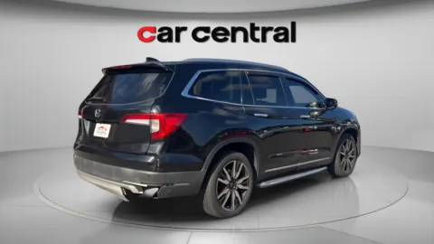 More photos of 2019 Honda Pilot Touring at Car Central Wallingford, CT