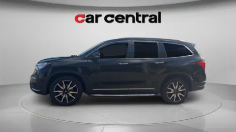 Photos of 2019 Honda Pilot Touring for sale in Wallingford, CT at Car Central Wallingford