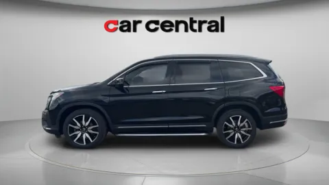 Photos of 2019 Honda Pilot Touring for sale in Wallingford, CT at Car Central Wallingford