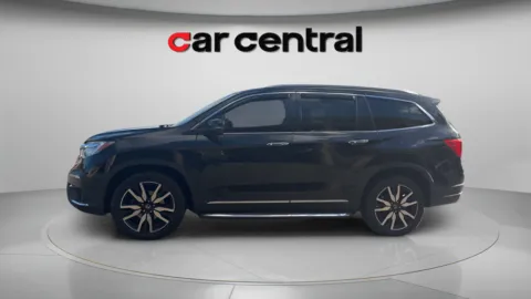 Photos of 2019 Honda Pilot Touring for sale in Wallingford, CT at Car Central Wallingford