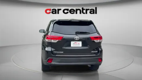 More photos of 2018 Toyota Highlander XLE at Car Central Wallingford, CT