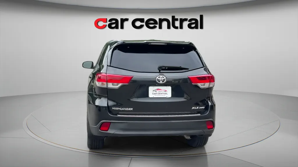 More photos of 2018 Toyota Highlander XLE at Car Central Wallingford, CT