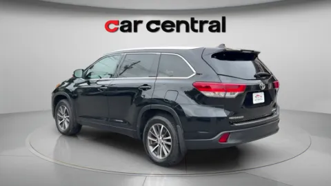 Another view of 2018 Toyota Highlander XLE for sale in Wallingford, CT at Car Central Wallingford