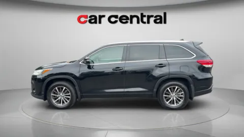 Photos of 2018 Toyota Highlander XLE for sale in Wallingford, CT at Car Central Wallingford