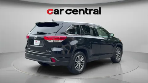 More photos of 2018 Toyota Highlander XLE at Car Central Wallingford, CT