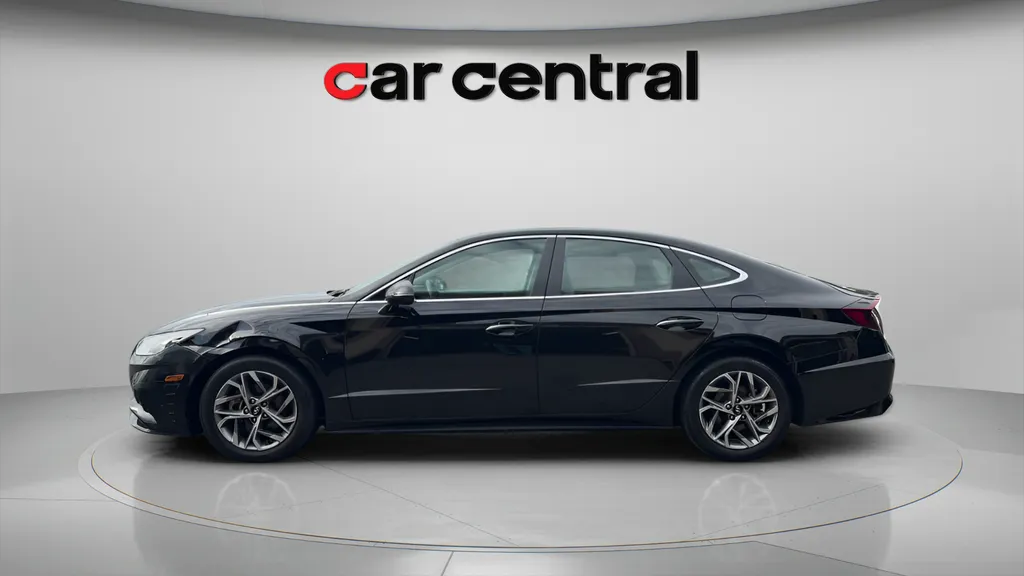 Photos of 2023 Hyundai Sonata SEL for sale in Wallingford, CT at Car Central Wallingford
