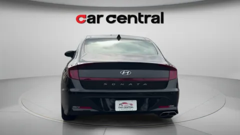 More photos of 2023 Hyundai Sonata SEL at Car Central Wallingford, CT