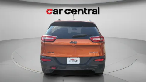 More photos of 2015 Jeep Cherokee Trailhawk at Car Central Wallingford, CT