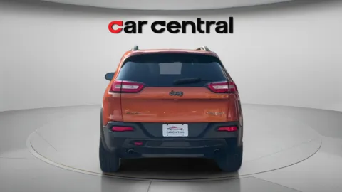 More photos of 2015 Jeep Cherokee Trailhawk at Car Central Wallingford, CT