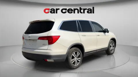 More photos of 2017 Honda Pilot EX at Car Central Wallingford, CT