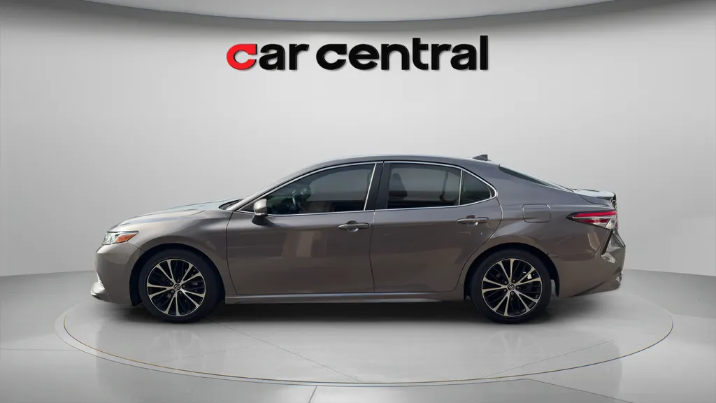 Photos of 2018 Toyota Camry SE for sale in Wallingford, CT at Car Central Wallingford