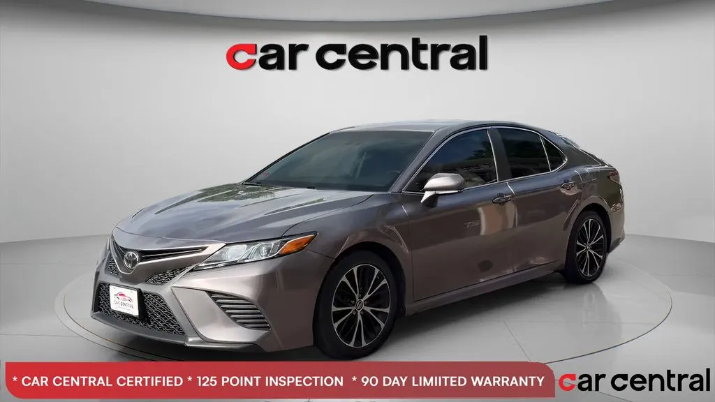 Gray 2018 Toyota Camry SE for sale in Wallingford, CT
