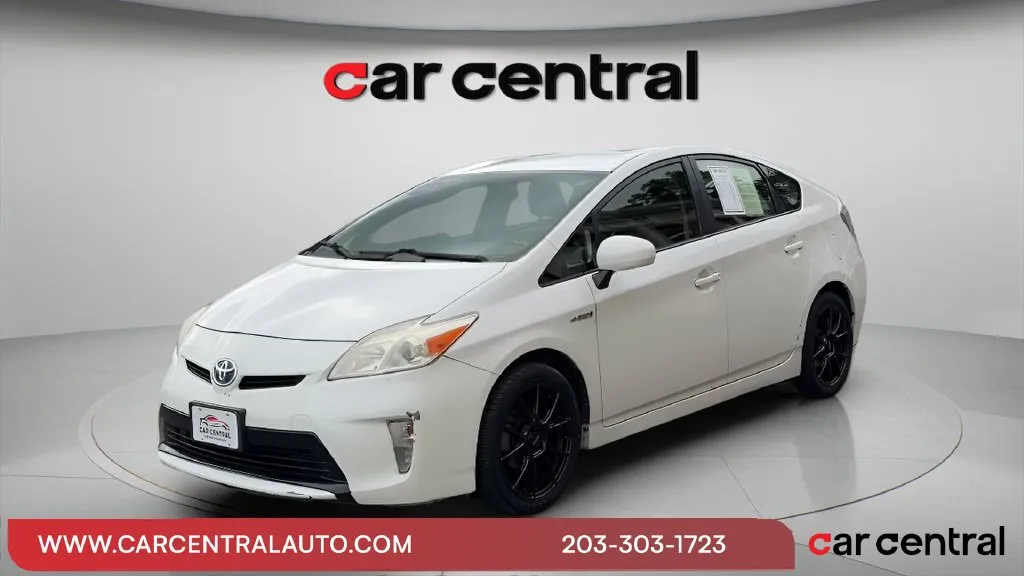 White 2013 Toyota Prius Three for sale in Wallingford, CT