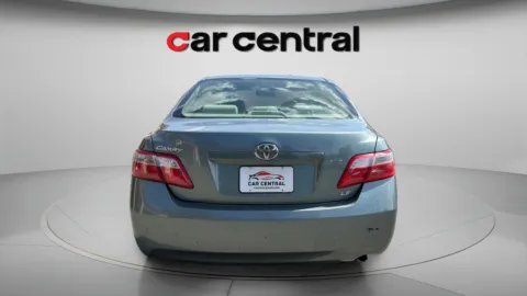 More photos of 2007 Toyota Camry LE at Car Central Wallingford, CT